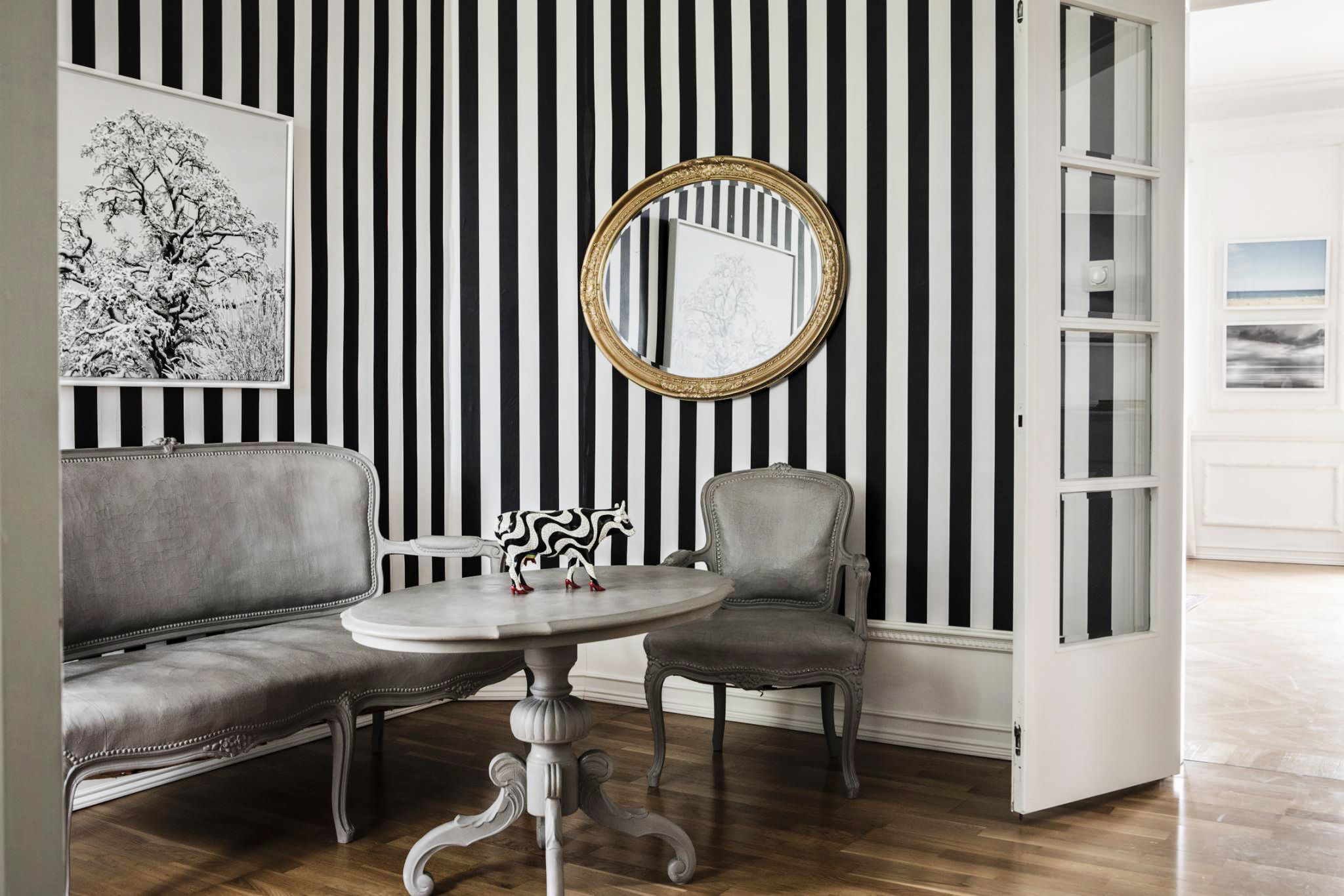 Timeless Monochrome - Hall Wall Colour Combination