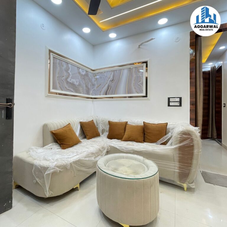 Ready to move 3 BHK Flat in dwarka mor | Fully Furnished 3 BHK with Lift & Car Parking in dwarka mor