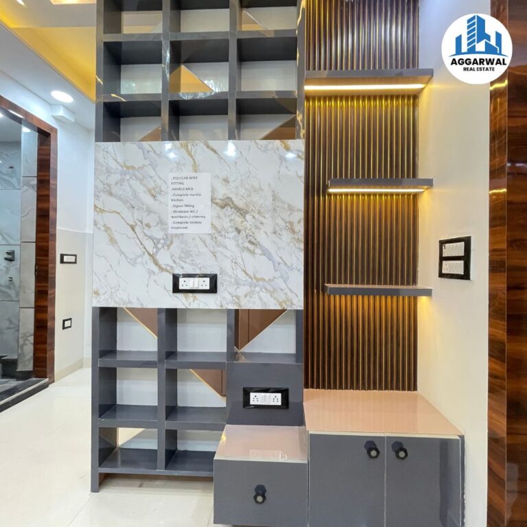 Ready to move 3 BHK Flat in dwarka mor | Fully Furnished 3 BHK with Lift & Car Parking in dwarka mor