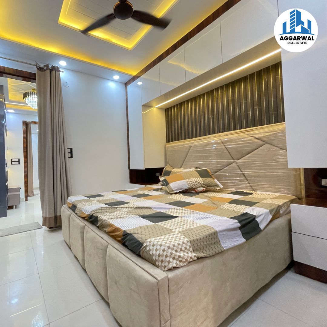 Ready to move 3 BHK Flat in dwarka mor | Fully Furnished 3 BHK with Lift & Car Parking in dwarka mor